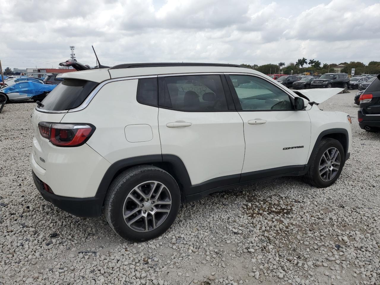 Photo 2 VIN: 3C4NJCBB7KT843685 - JEEP COMPASS 