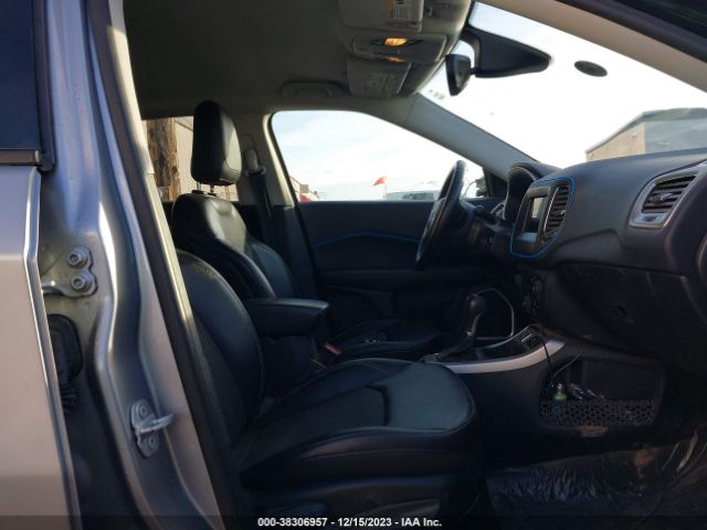 Photo 4 VIN: 3C4NJCBB8JT408611 - JEEP COMPASS 