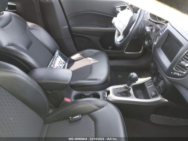 Photo 4 VIN: 3C4NJCBB8JT441057 - JEEP COMPASS 