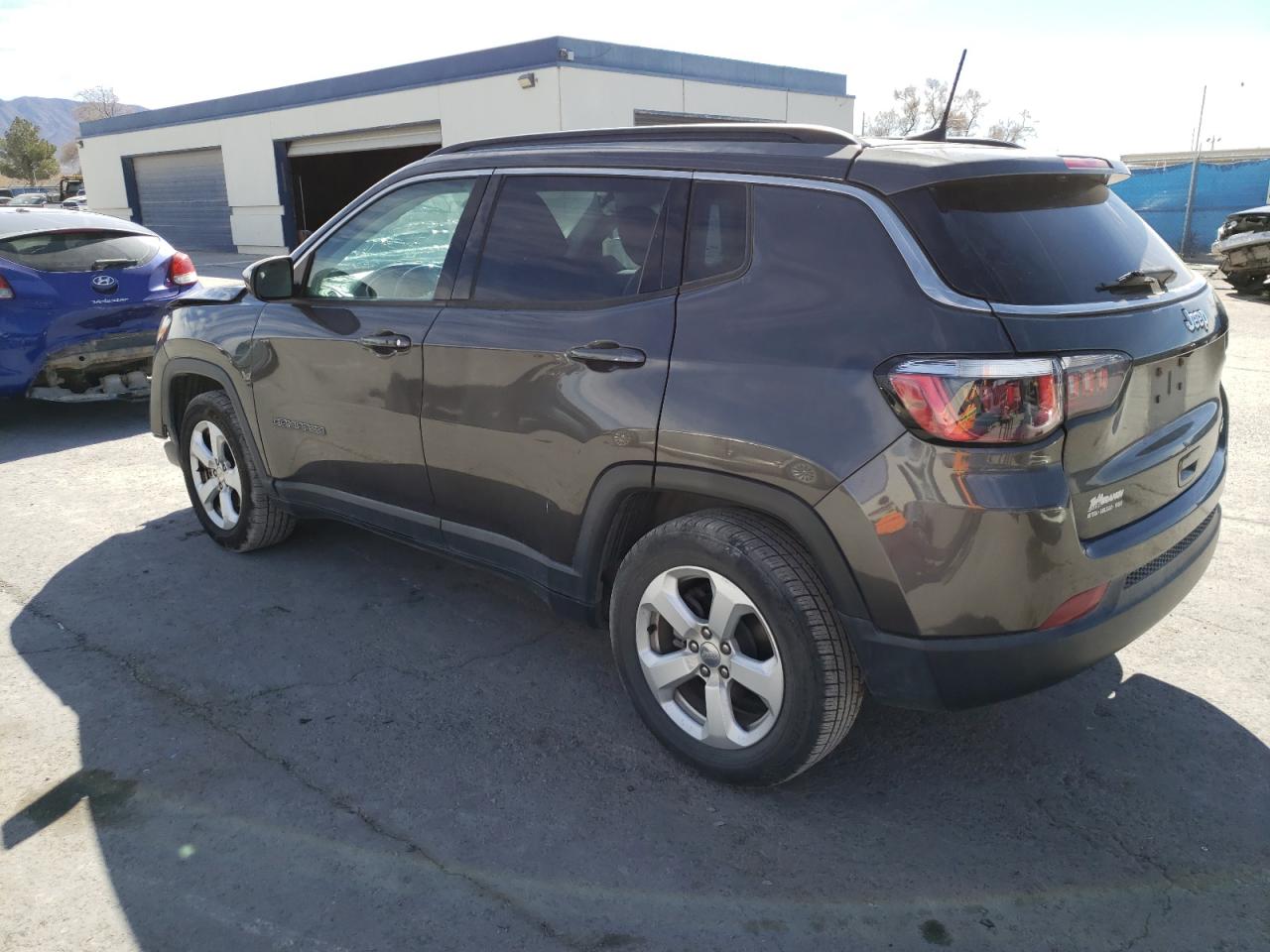 Photo 1 VIN: 3C4NJCBB9JT137056 - JEEP COMPASS 