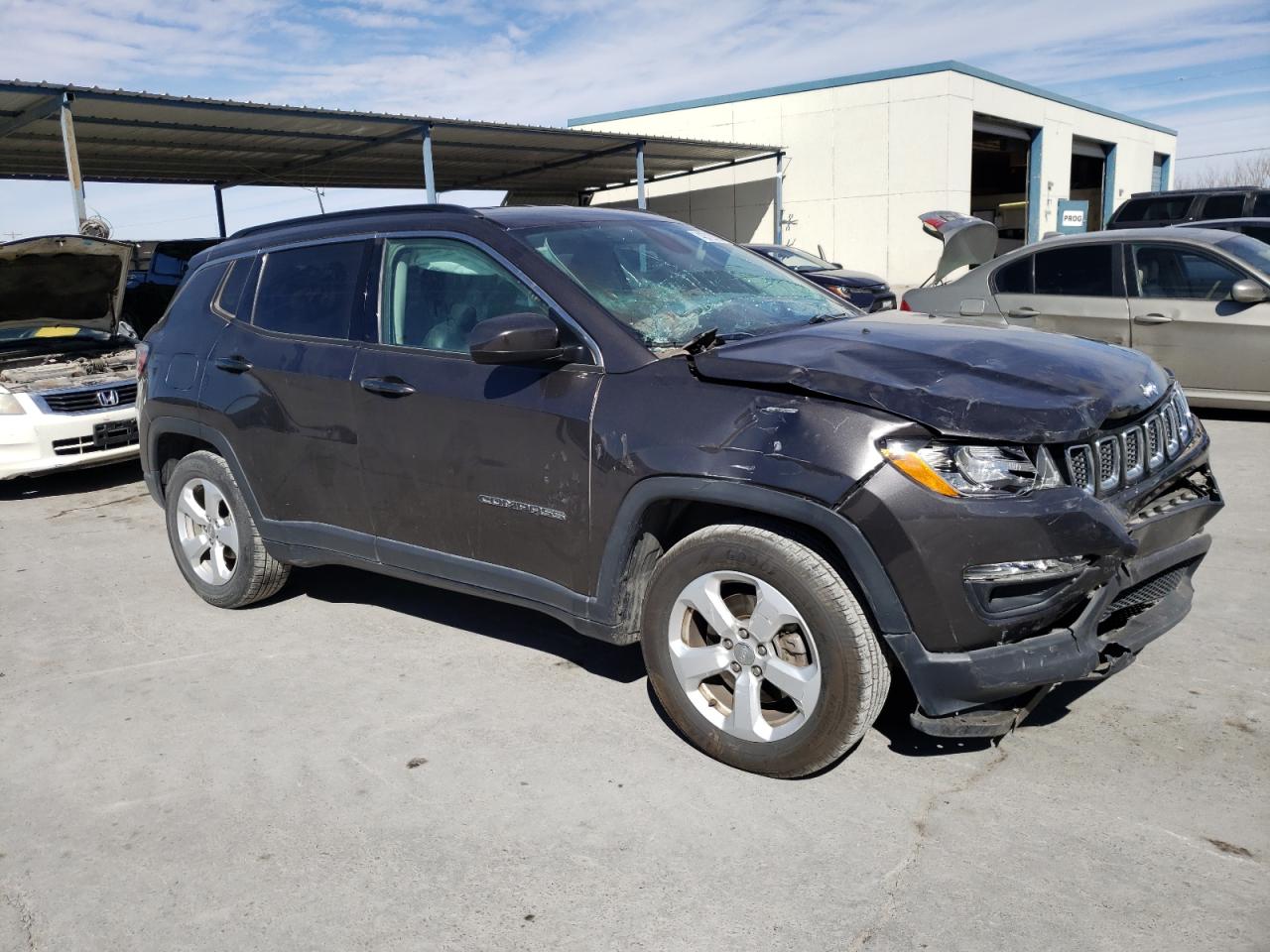 Photo 3 VIN: 3C4NJCBB9JT137056 - JEEP COMPASS 