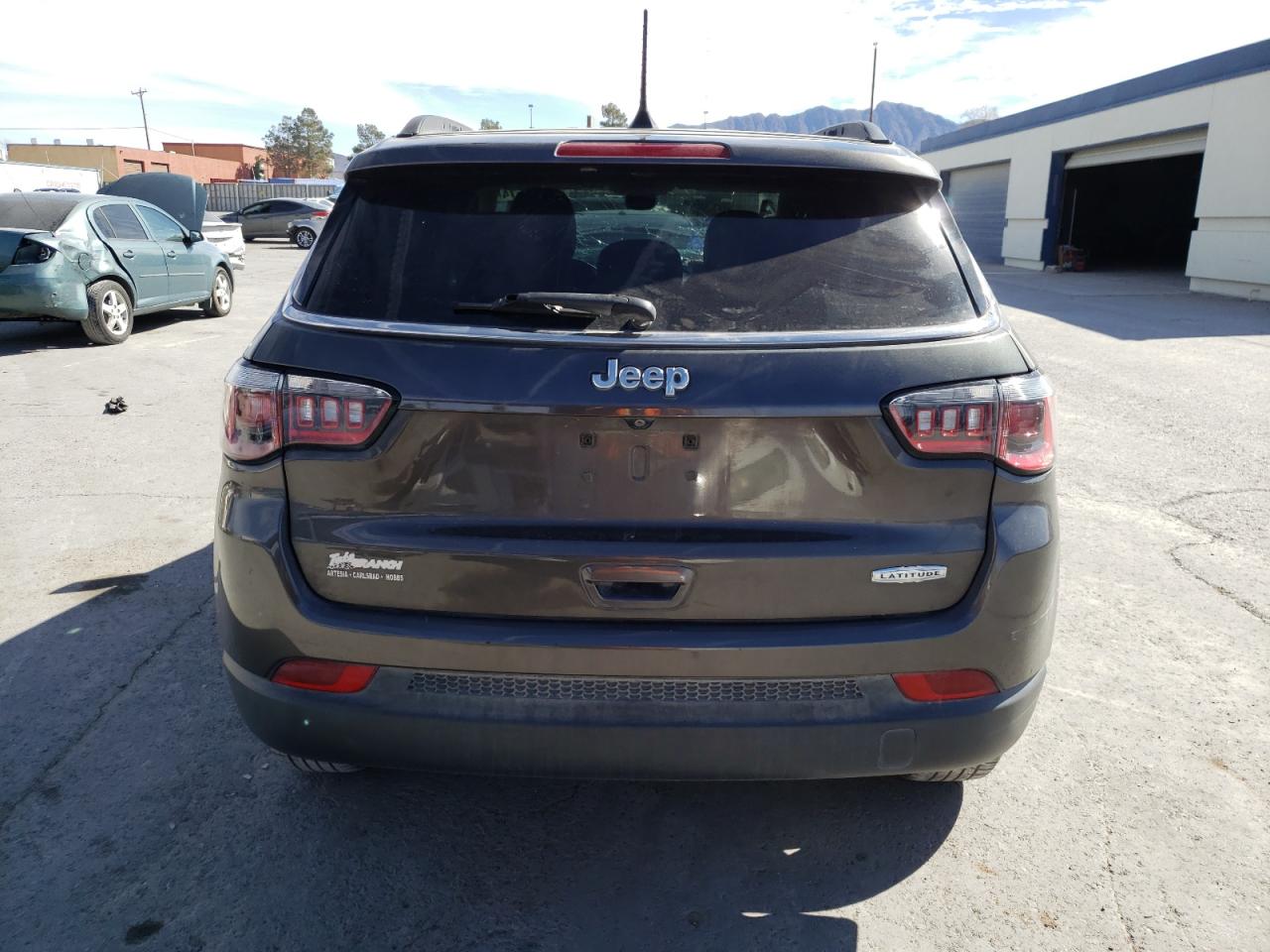 Photo 5 VIN: 3C4NJCBB9JT137056 - JEEP COMPASS 