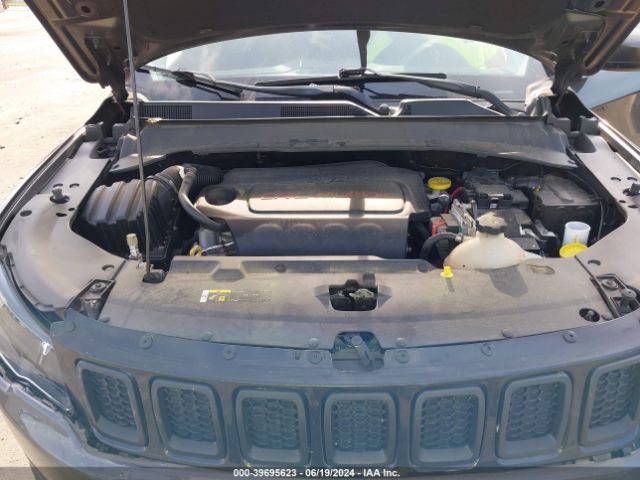 Photo 9 VIN: 3C4NJCBB9JT166279 - JEEP COMPASS 