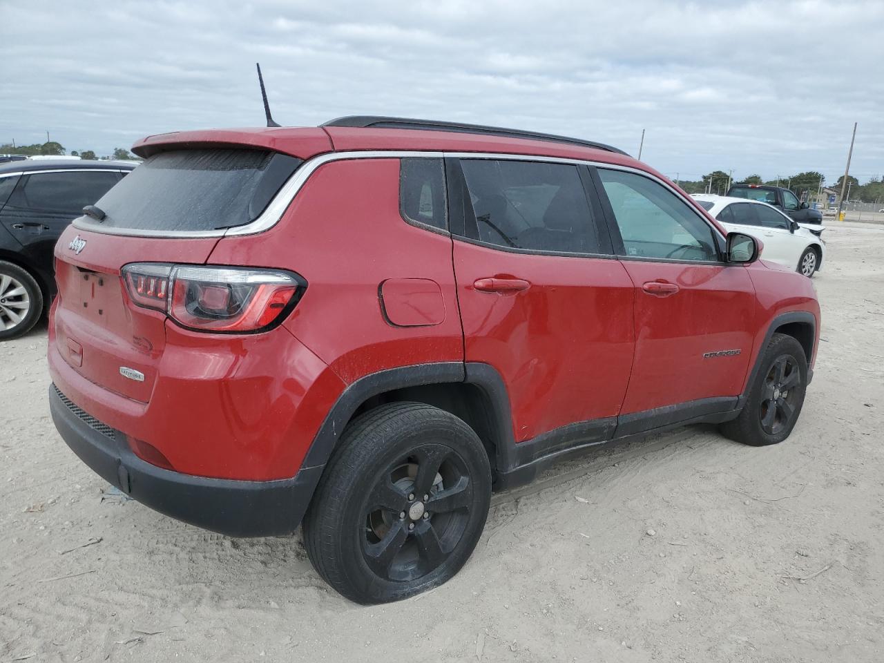 Photo 2 VIN: 3C4NJCBB9JT233592 - JEEP COMPASS 