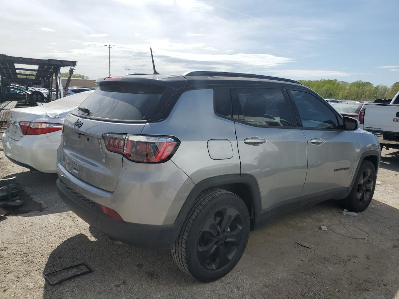 Photo 2 VIN: 3C4NJCBB9JT408164 - JEEP COMPASS 