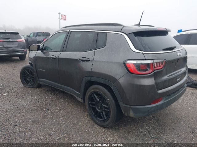 Photo 2 VIN: 3C4NJCBBXJT127670 - JEEP COMPASS 