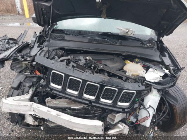 Photo 9 VIN: 3C4NJCBBXJT127670 - JEEP COMPASS 