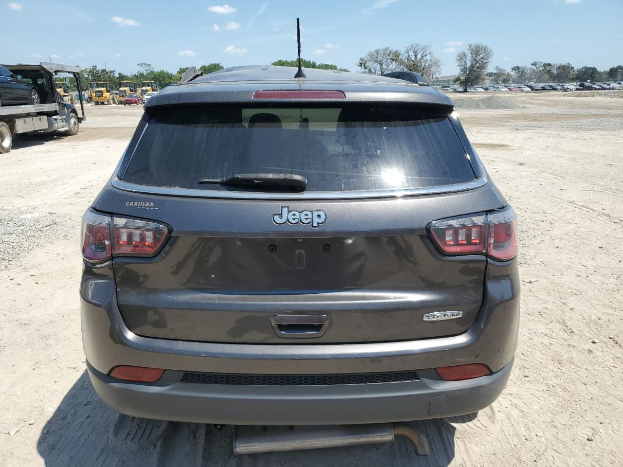 Photo 5 VIN: 3C4NJCBBXJT194768 - JEEP COMPASS 