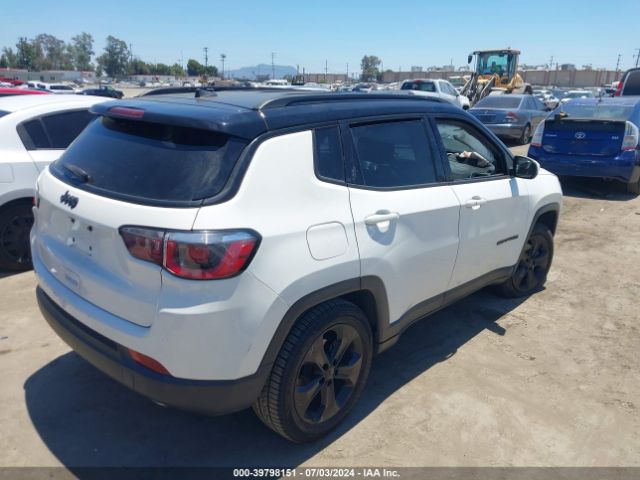 Photo 3 VIN: 3C4NJCBBXJT327335 - JEEP COMPASS 