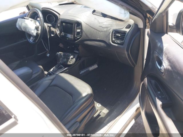 Photo 4 VIN: 3C4NJCBBXJT327335 - JEEP COMPASS 