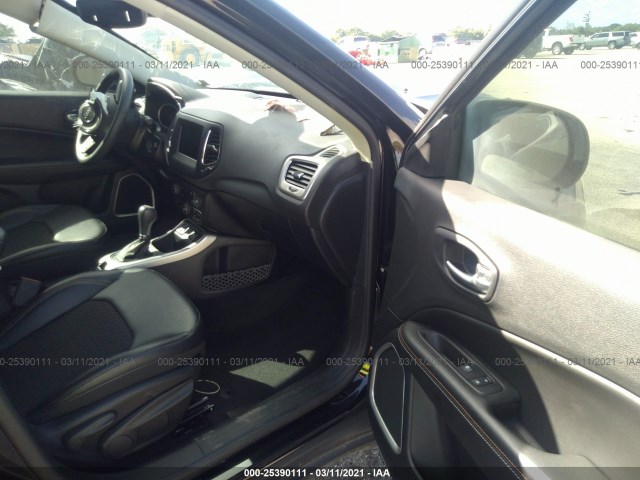 Photo 4 VIN: 3C4NJCBBXJT468552 - JEEP COMPASS 