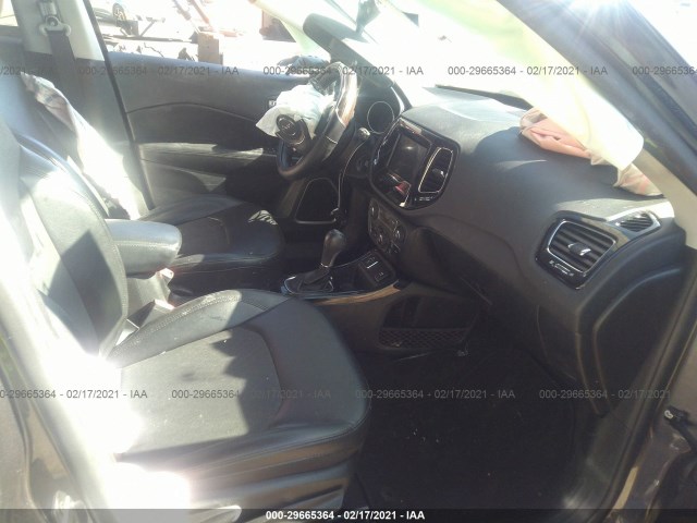 Photo 4 VIN: 3C4NJCBBXKT676786 - JEEP COMPASS 