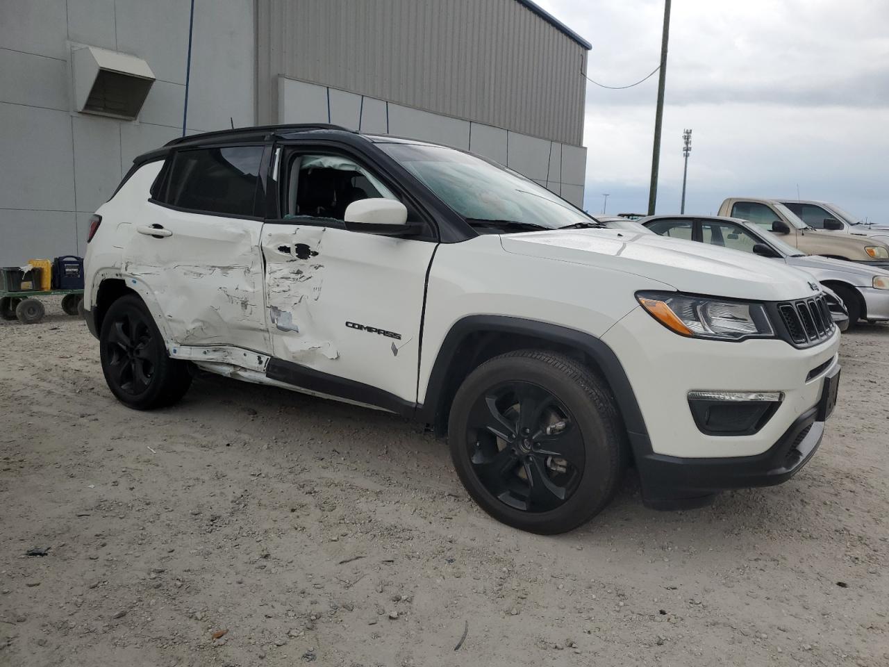 Photo 3 VIN: 3C4NJCBBXMT587173 - JEEP COMPASS 