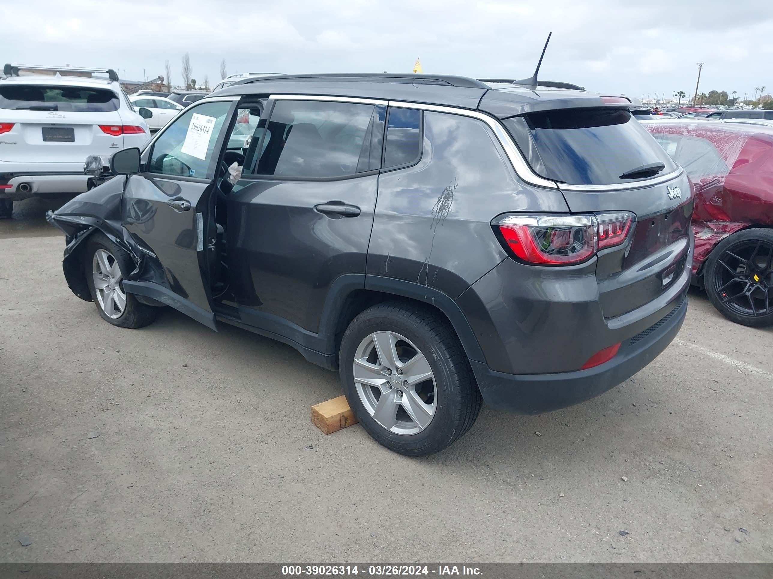 Photo 2 VIN: 3C4NJCBBXNT182481 - JEEP COMPASS 