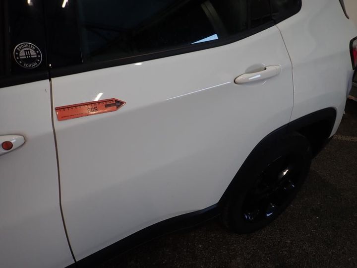 Photo 25 VIN: 3C4NJCBH9JT458888 - JEEP COMPASS 