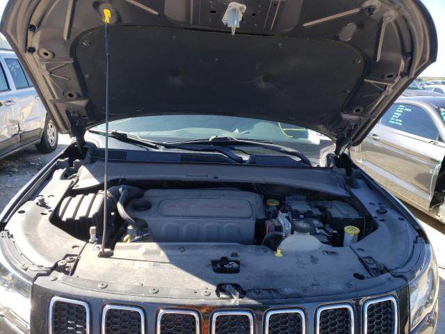 Photo 6 VIN: 3C4NJCCB2JT272510 - JEEP COMPASS LI 