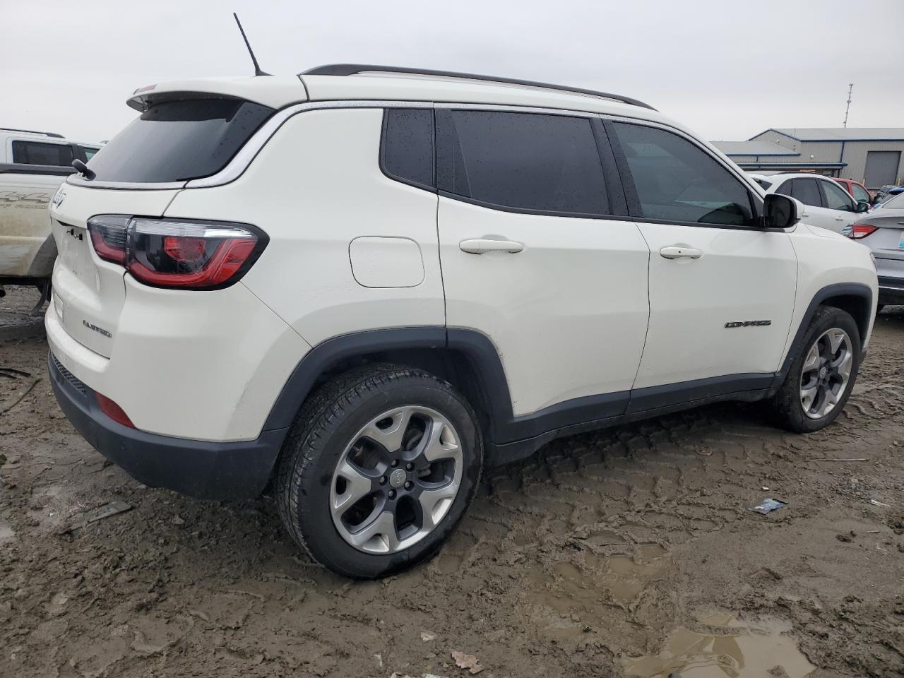 Photo 2 VIN: 3C4NJCCB4JT368025 - JEEP COMPASS 