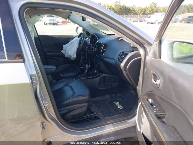 Photo 4 VIN: 3C4NJCCB4KT664163 - JEEP COMPASS 