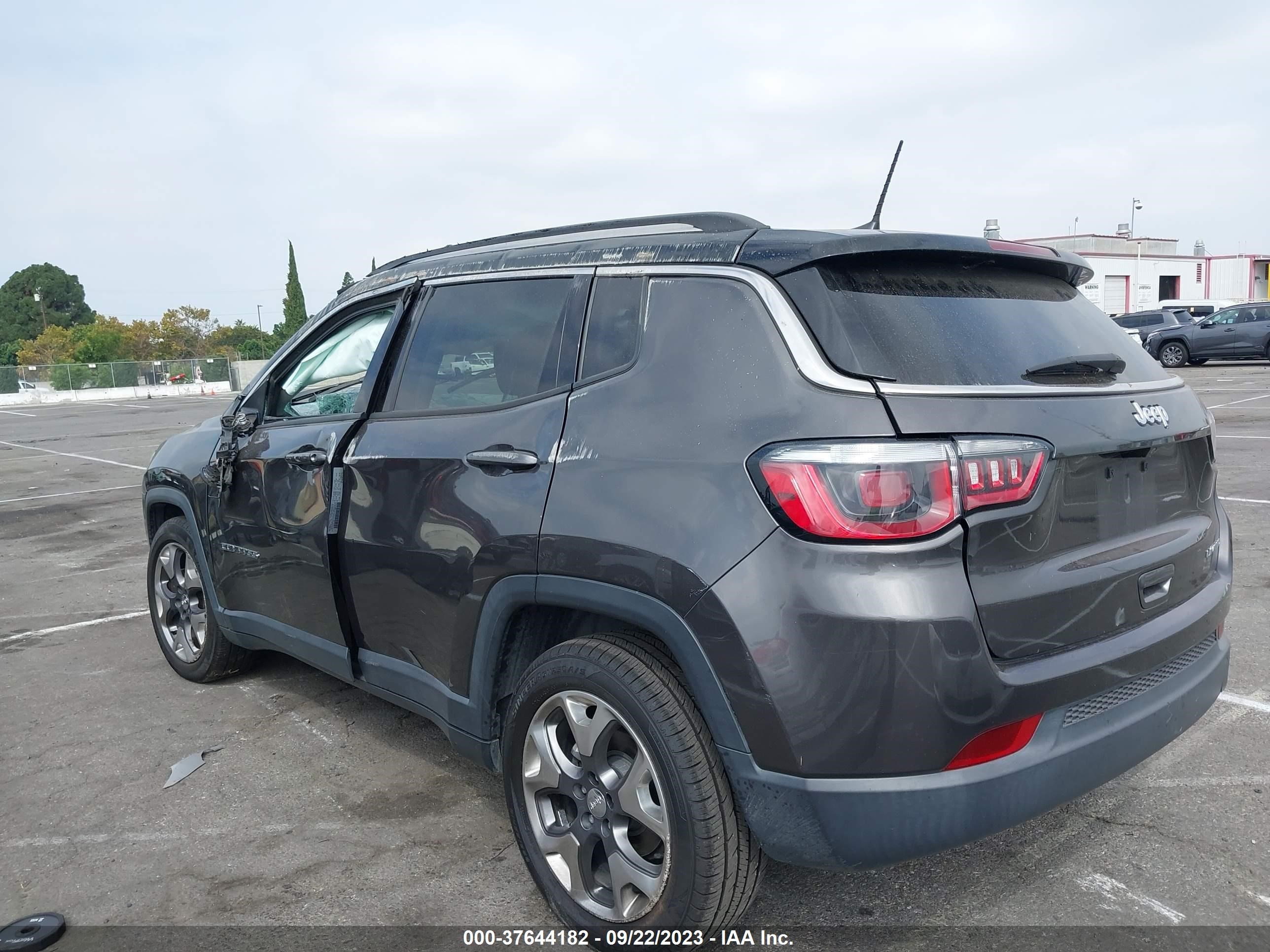 Photo 2 VIN: 3C4NJCCB6LT114609 - JEEP COMPASS 