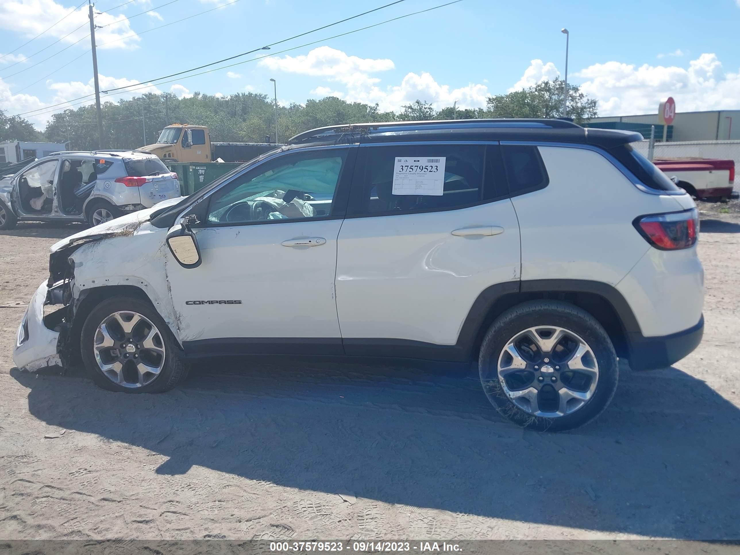 Photo 13 VIN: 3C4NJCCB8JT425438 - JEEP COMPASS 