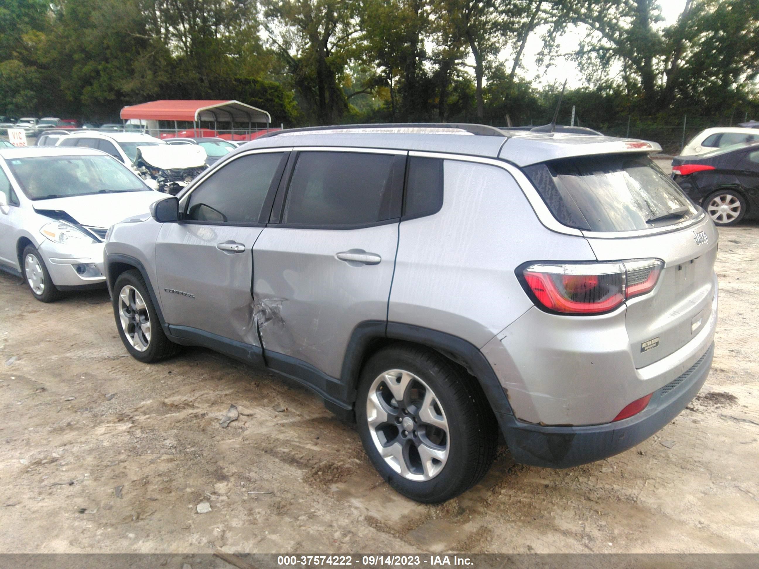 Photo 2 VIN: 3C4NJCCB9JT406378 - JEEP COMPASS 