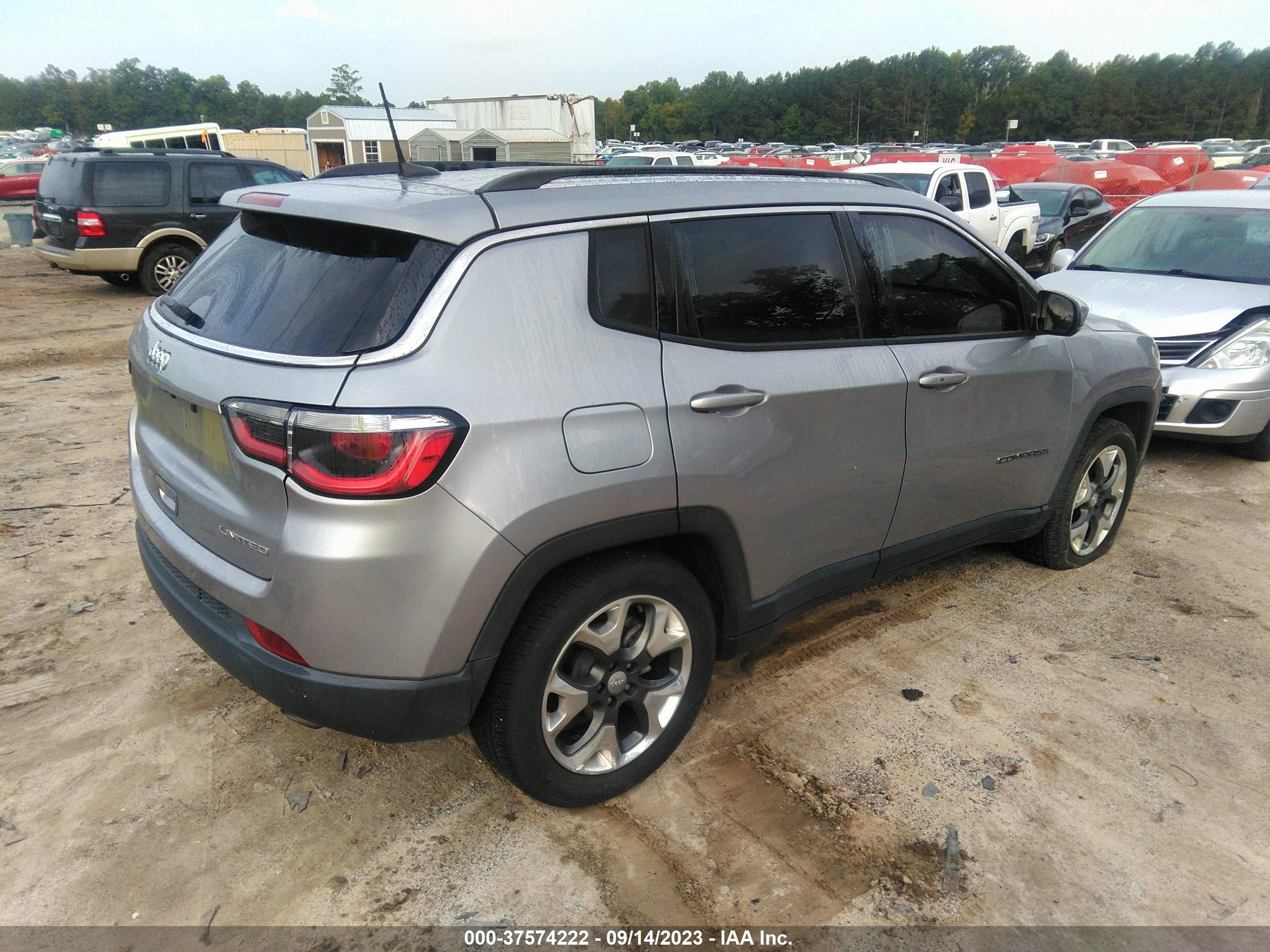 Photo 3 VIN: 3C4NJCCB9JT406378 - JEEP COMPASS 