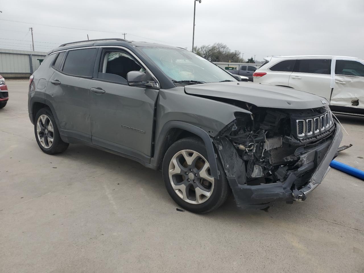 Photo 3 VIN: 3C4NJCCB9KT755722 - JEEP COMPASS 