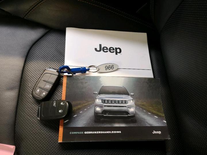 Photo 9 VIN: 3C4NJCCH4JT119499 - JEEP COMPASS 