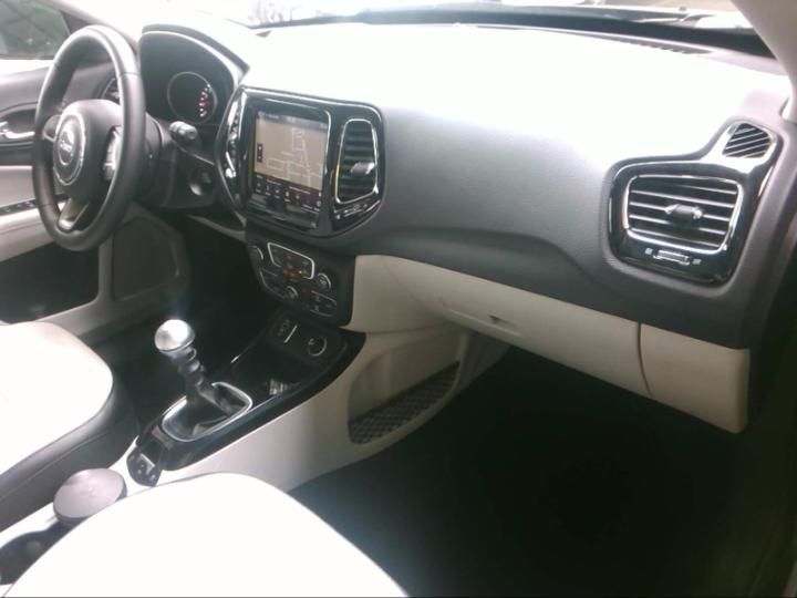 Photo 3 VIN: 3C4NJCCH9KT782004 - JEEP COMPASS 