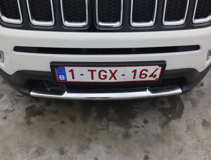 Photo 5 VIN: 3C4NJCCS6JT106944 - JEEP COMPASS &#3917 