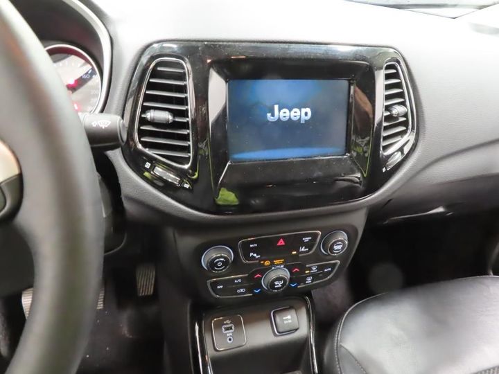 Photo 10 VIN: 3C4NJCCSXJT374024 - JEEP COMPASS 