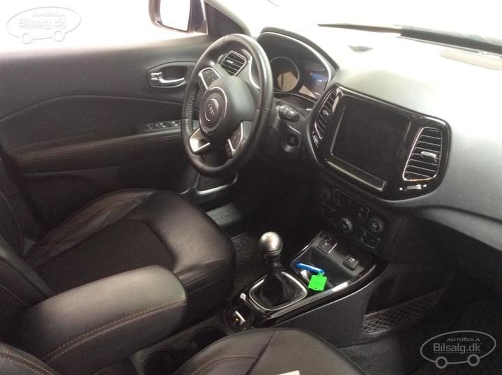 Photo 4 VIN: 3C4NJCCSXKT711132 - JEEP COMPASS SUV 