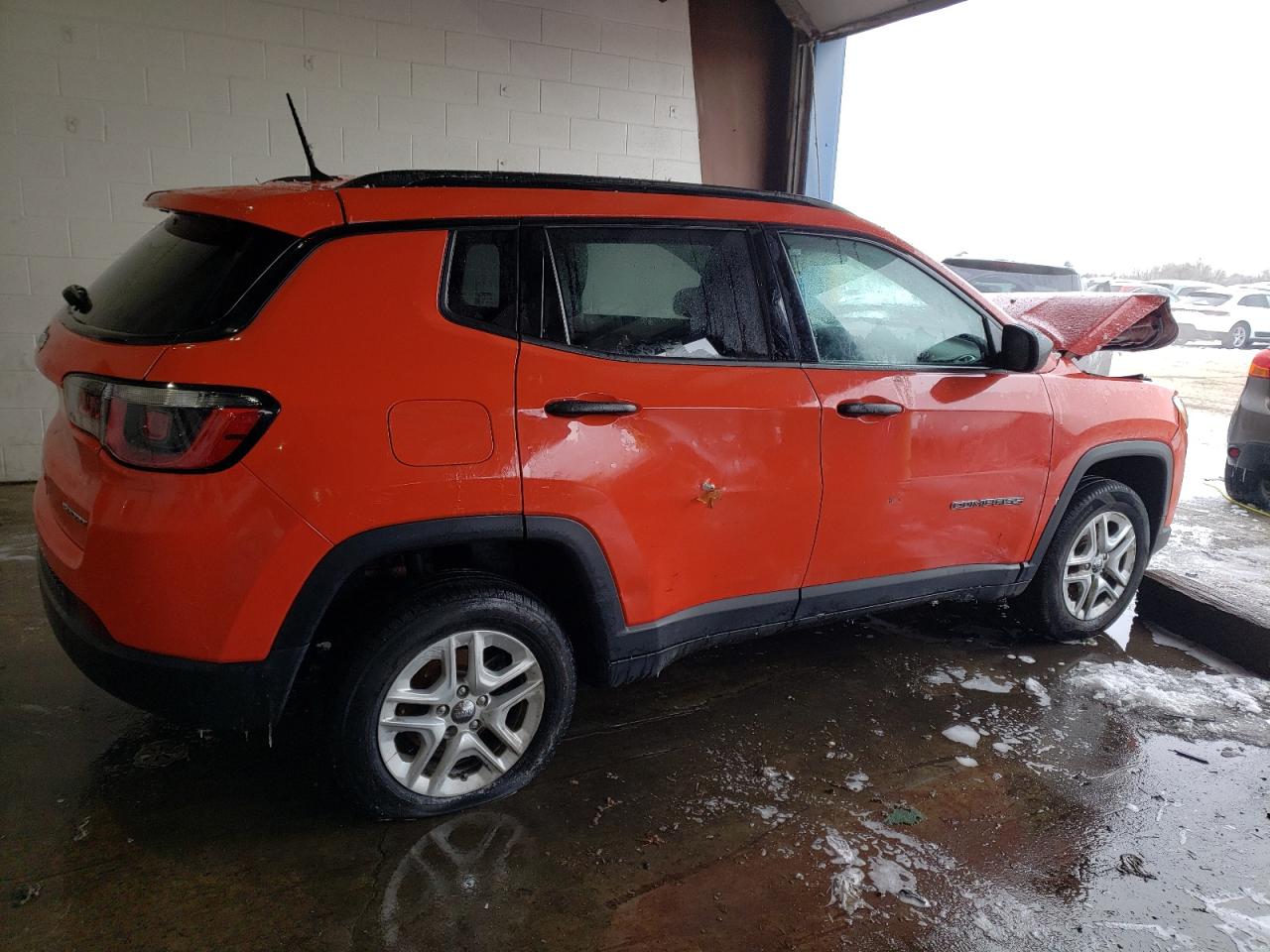 Photo 2 VIN: 3C4NJDAB0JT132156 - JEEP COMPASS 