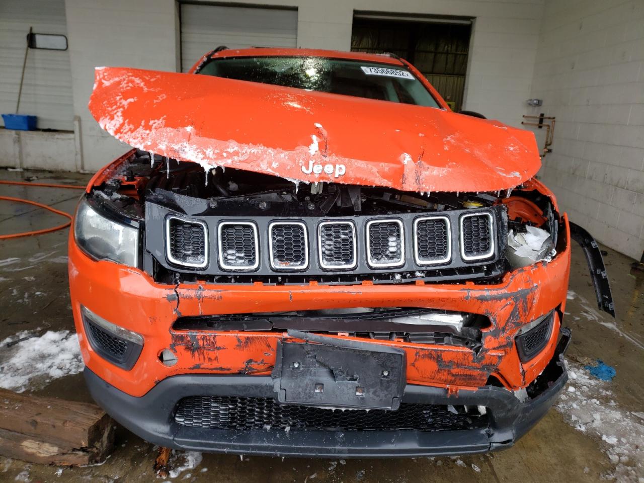 Photo 4 VIN: 3C4NJDAB0JT132156 - JEEP COMPASS 