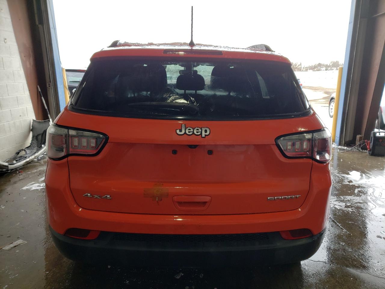 Photo 5 VIN: 3C4NJDAB0JT132156 - JEEP COMPASS 