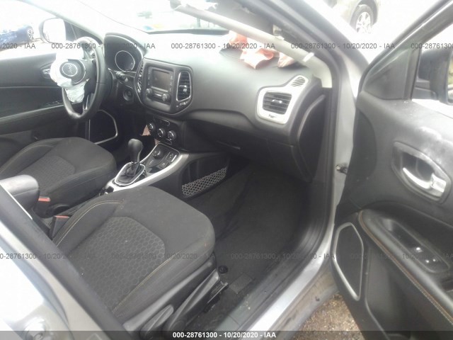 Photo 4 VIN: 3C4NJDAB1JT146213 - JEEP COMPASS 