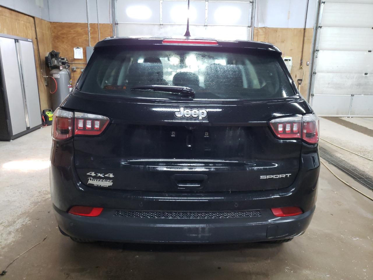 Photo 5 VIN: 3C4NJDAB1JT432871 - JEEP COMPASS 