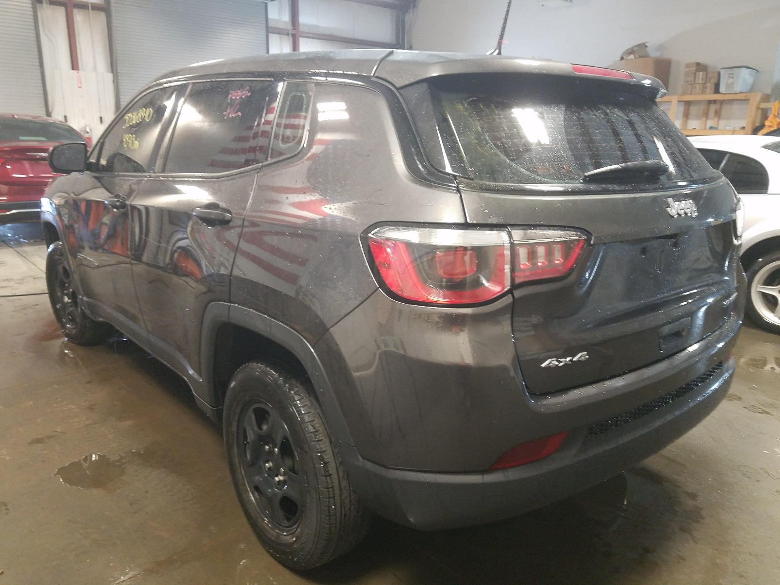 Photo 2 VIN: 3C4NJDAB2JT239967 - JEEP COMPASS 