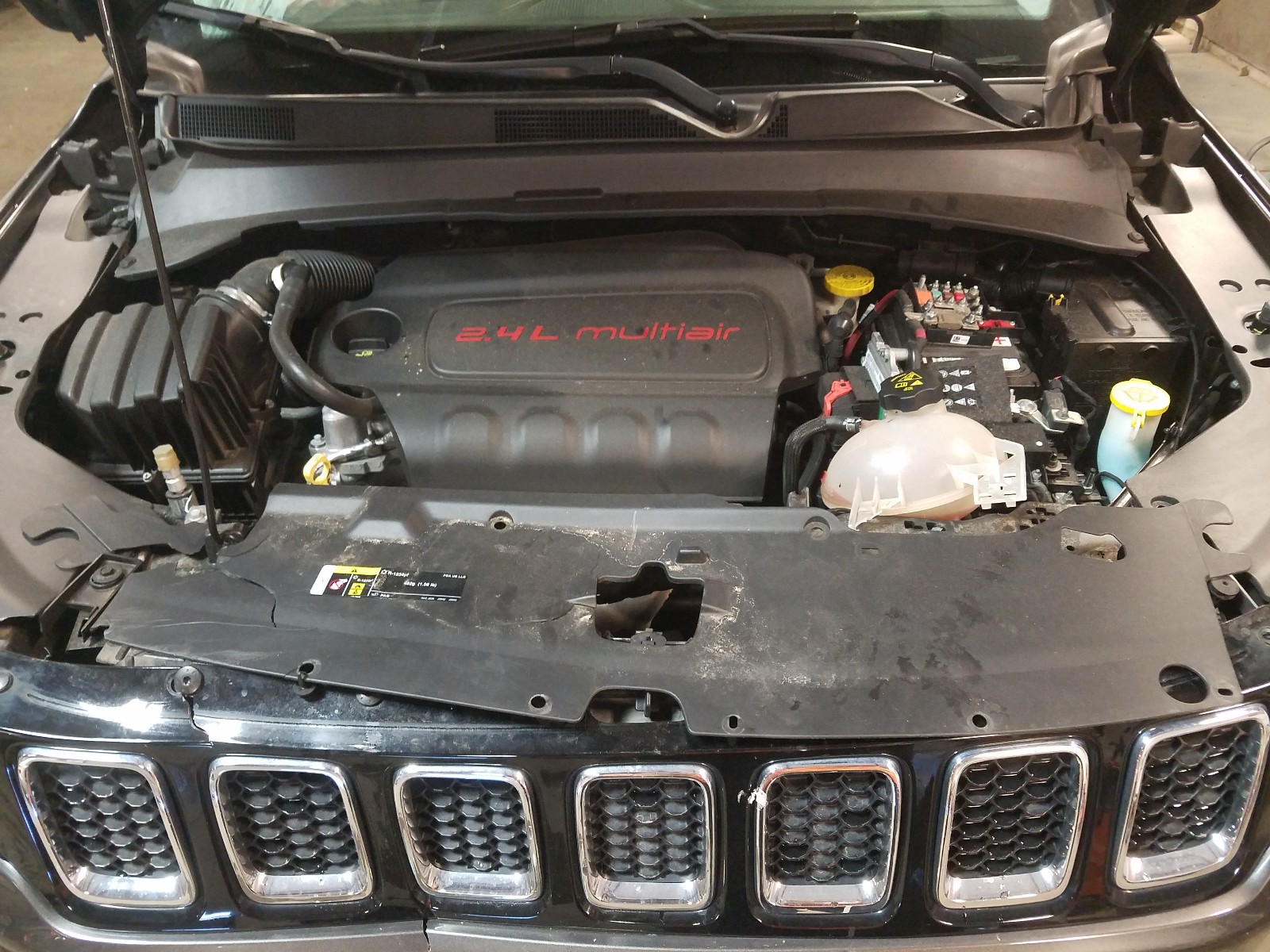 Photo 6 VIN: 3C4NJDAB2JT239967 - JEEP COMPASS 