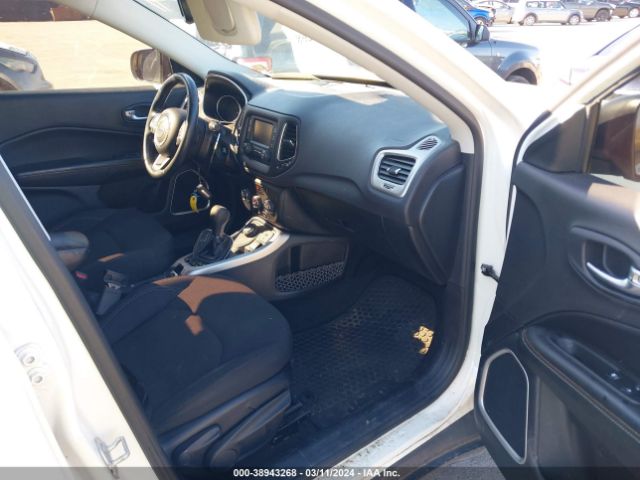 Photo 4 VIN: 3C4NJDAB6JT179627 - JEEP COMPASS 