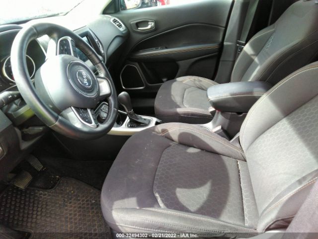 Photo 4 VIN: 3C4NJDAB8KT599682 - JEEP COMPASS 