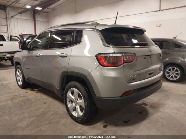 Photo 2 VIN: 3C4NJDBB0JT256913 - JEEP COMPASS 