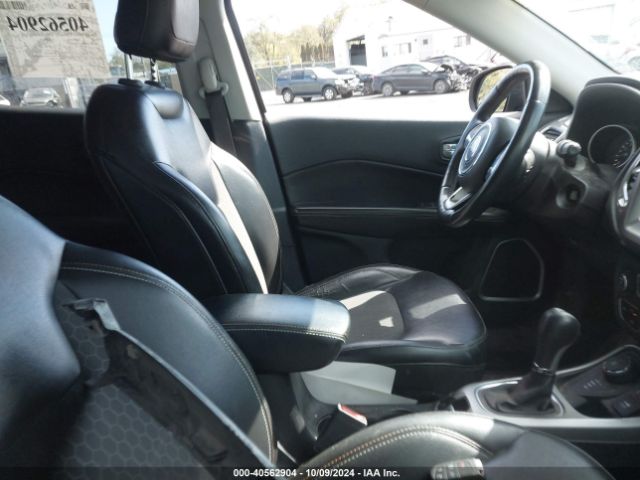 Photo 4 VIN: 3C4NJDBB0JT393060 - JEEP COMPASS 