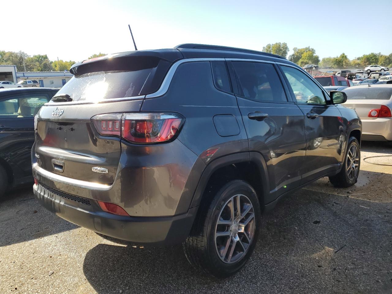 Photo 2 VIN: 3C4NJDBB0KT755227 - JEEP COMPASS 