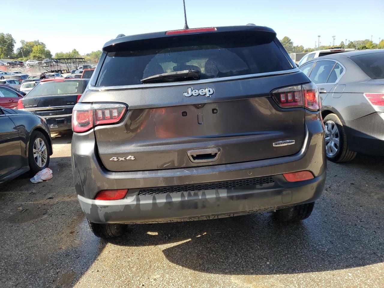 Photo 5 VIN: 3C4NJDBB0KT755227 - JEEP COMPASS 