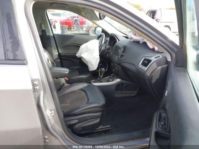 Photo 4 VIN: 3C4NJDBB1JT150633 - JEEP COMPASS 