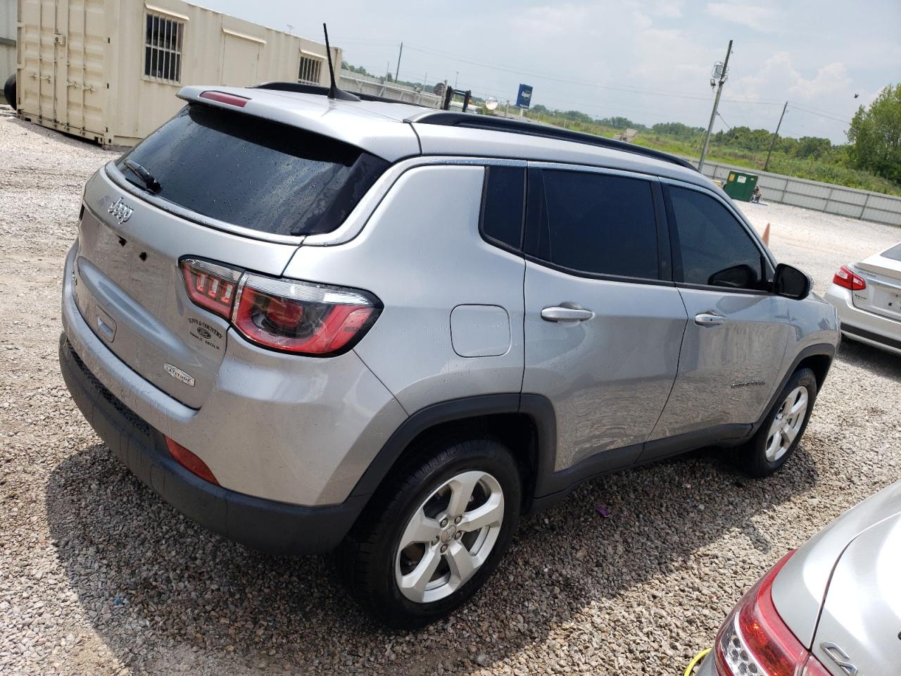 Photo 2 VIN: 3C4NJDBB1JT331750 - JEEP COMPASS 