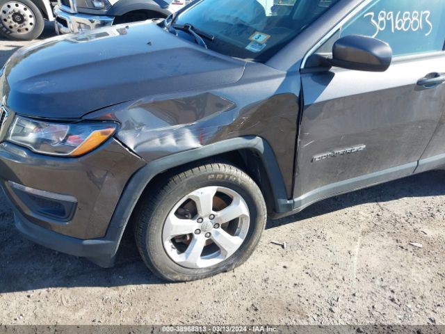 Photo 5 VIN: 3C4NJDBB1JT350492 - JEEP COMPASS 