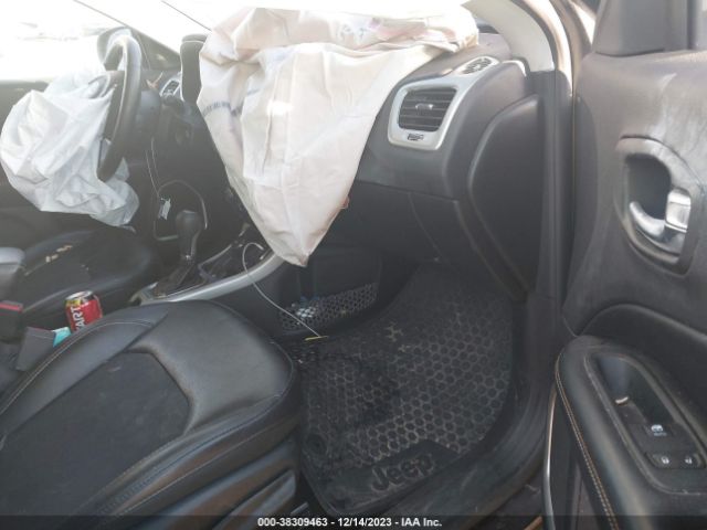 Photo 4 VIN: 3C4NJDBB1JT366093 - JEEP COMPASS 