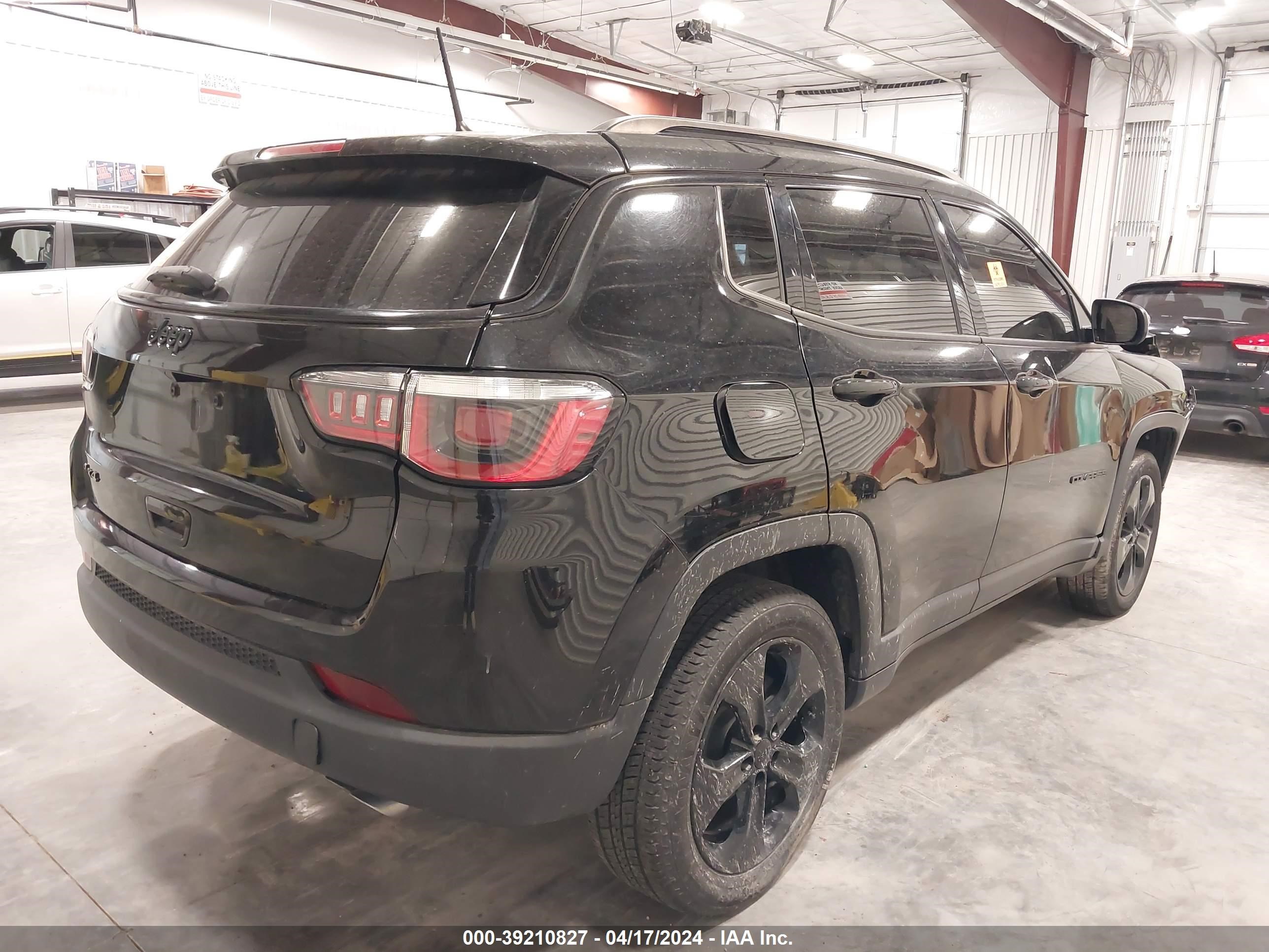 Photo 3 VIN: 3C4NJDBB1JT394749 - JEEP COMPASS 